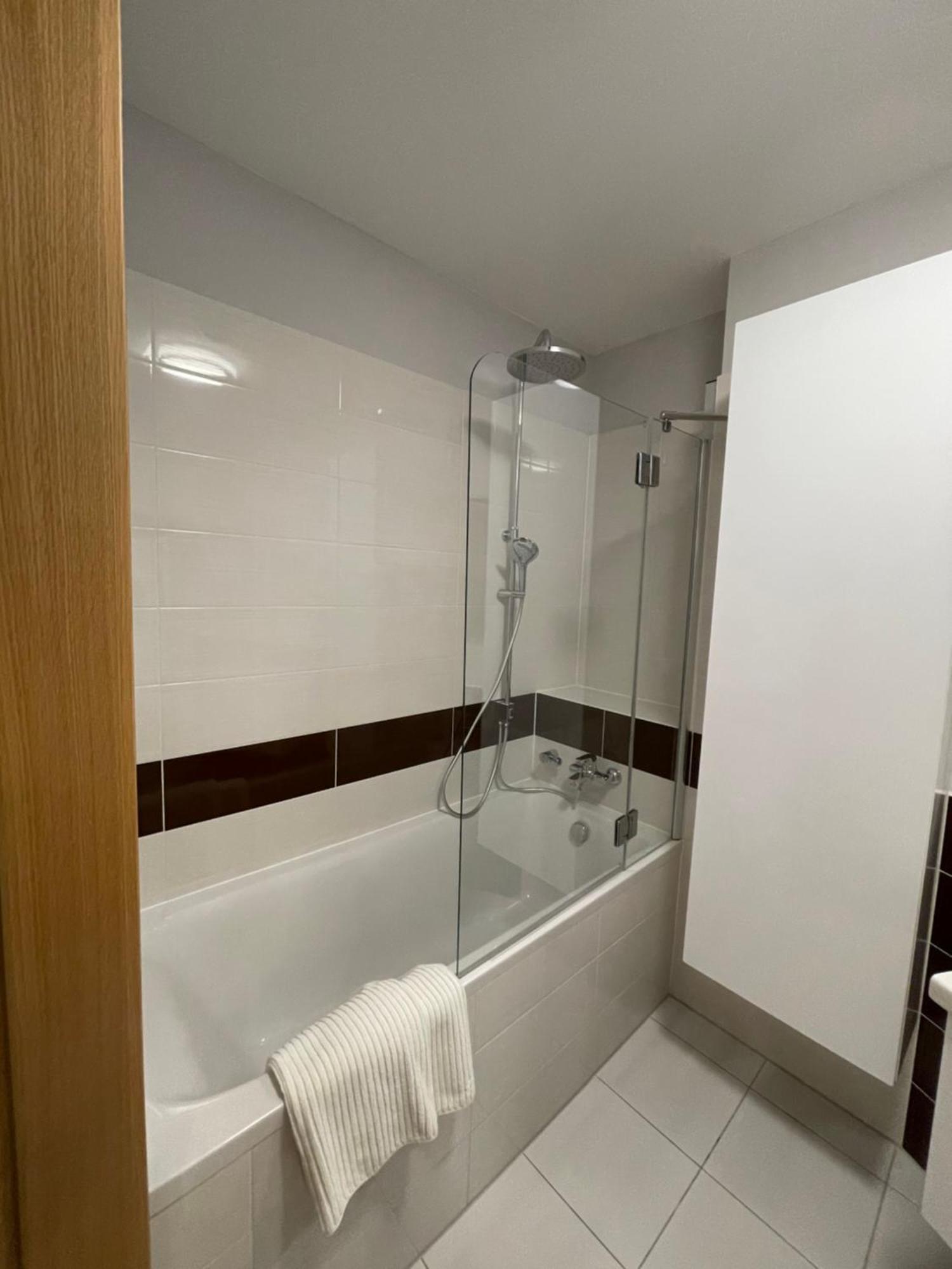 Sag Panorama City Apartment 3 Rooms Free Parking Free Wifi Bratislava Eksteriør billede