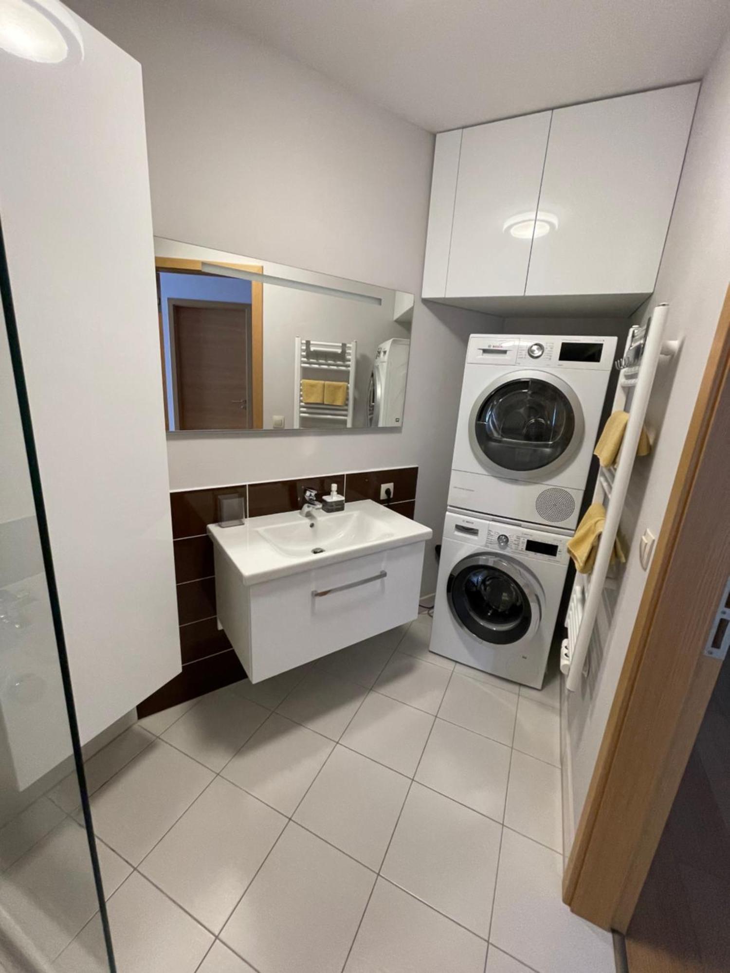 Sag Panorama City Apartment 3 Rooms Free Parking Free Wifi Bratislava Eksteriør billede