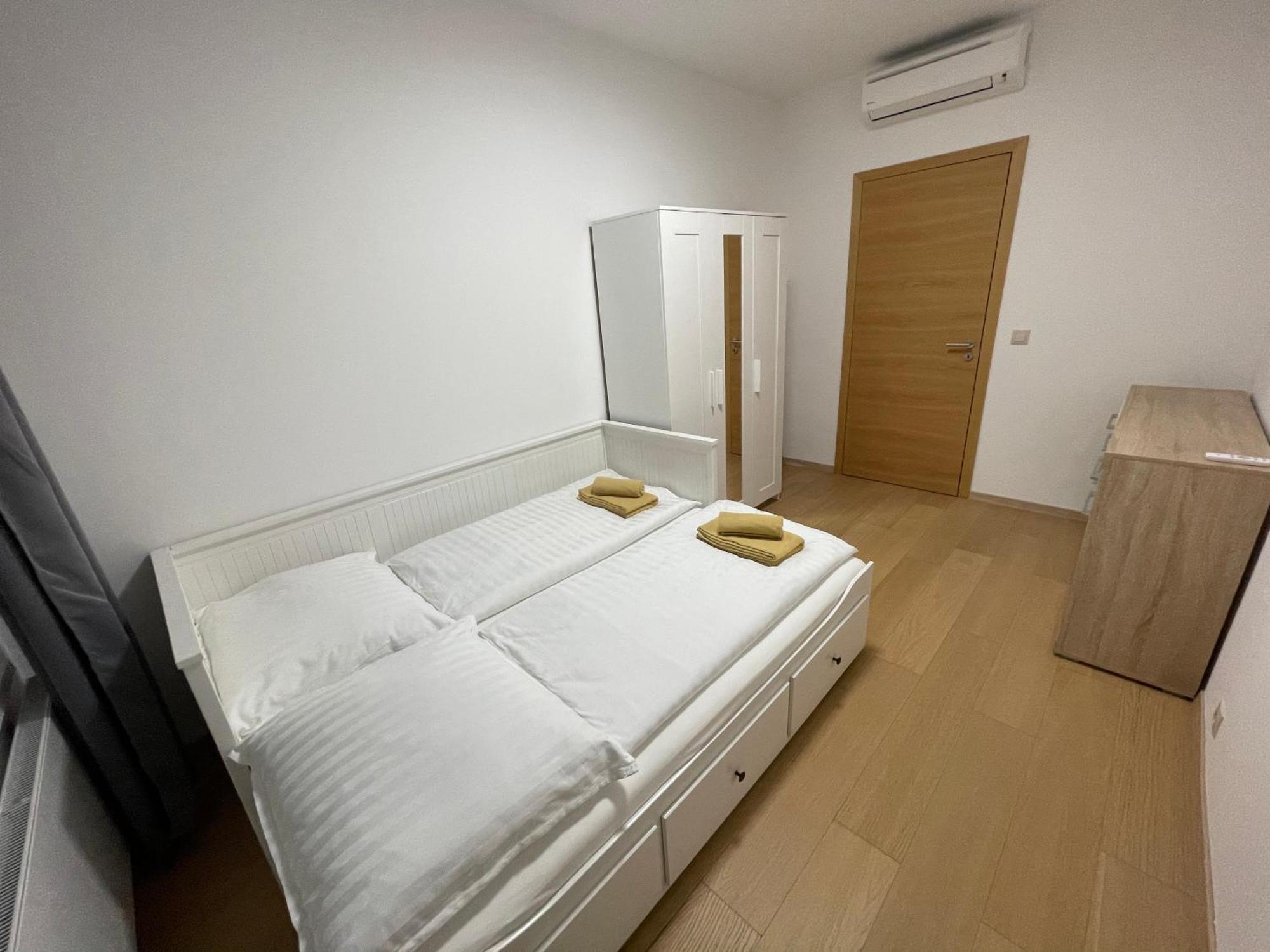 Sag Panorama City Apartment 3 Rooms Free Parking Free Wifi Bratislava Eksteriør billede